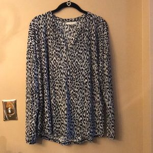 💖REDUCED💖 Dana Buchman Long Sleeve V-Neck